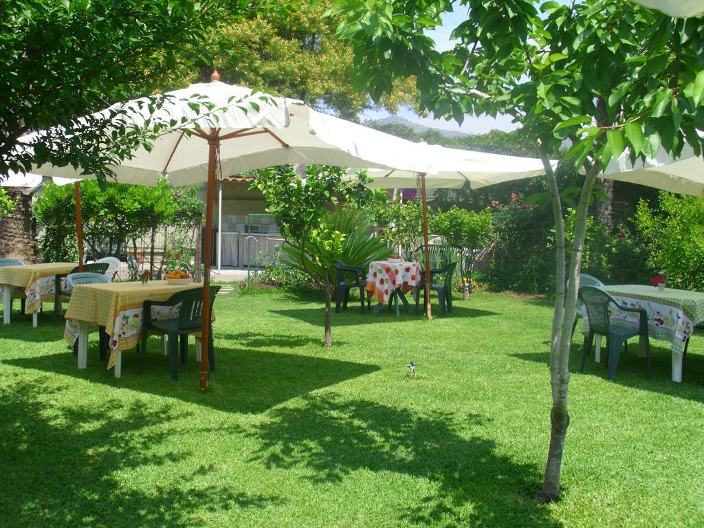 Villa Delle Vacanze Fiumefreddo di Sicilia Exterior photo
