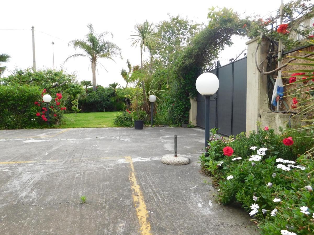 Villa Delle Vacanze Fiumefreddo di Sicilia Exterior photo